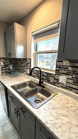 Foto del edificio - 601 S Oak Cliff Blvd