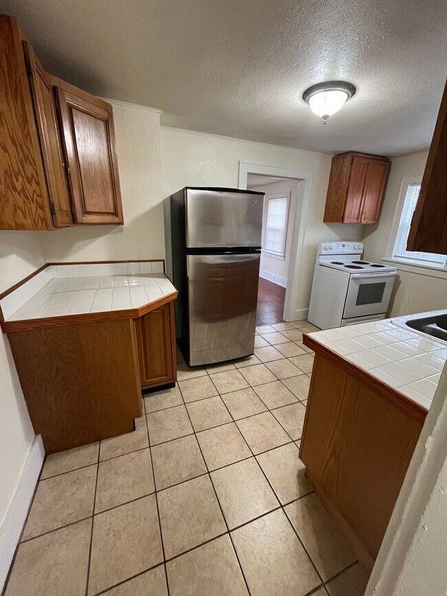 Building Photo - Charming 2-bedroom, 1-bathroom in Downtown Albany!