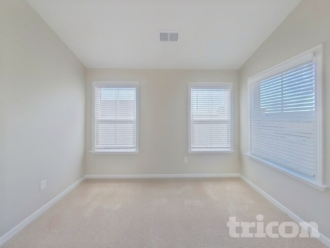 Building Photo - 2 Beautyberry St