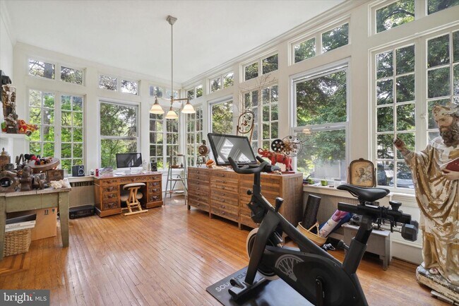 Foto del edificio - 558 W Montgomery Ave