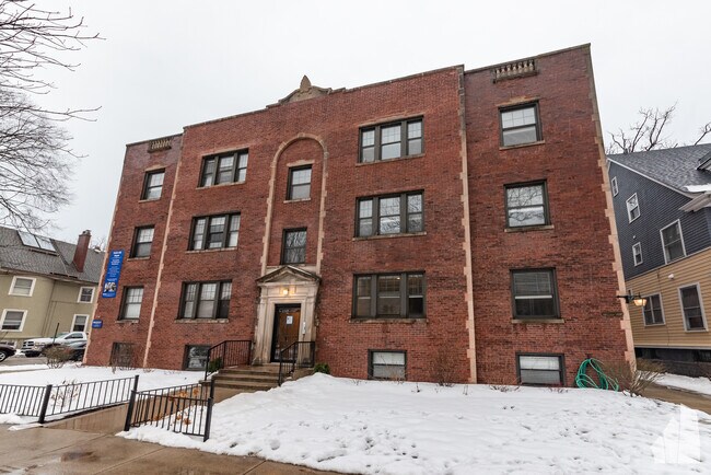 Building Photo - 916 Crain St