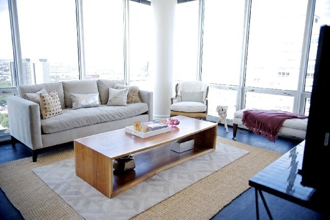 Foto del edificio - 2131 S Indiana Ave