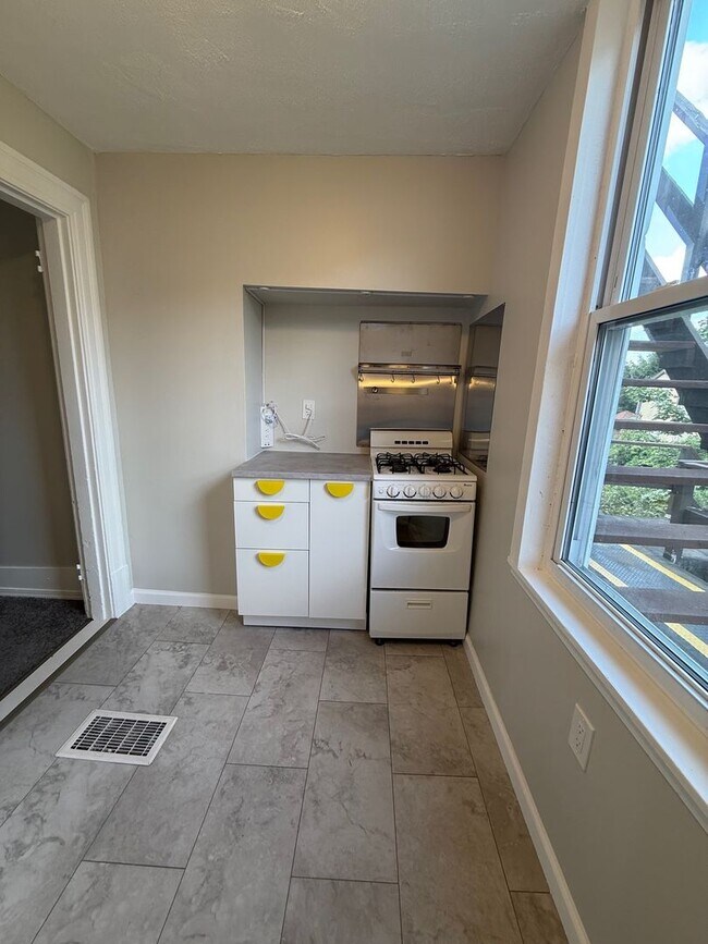 Foto del edificio - 2 Bed 1 Bath in Swissvale!