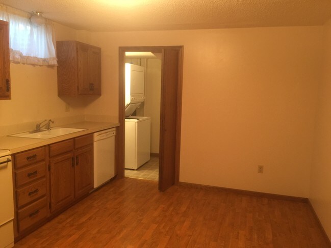 3700 Hall St Hays Ks 67601 Apartments Hays Ks Apartments Com