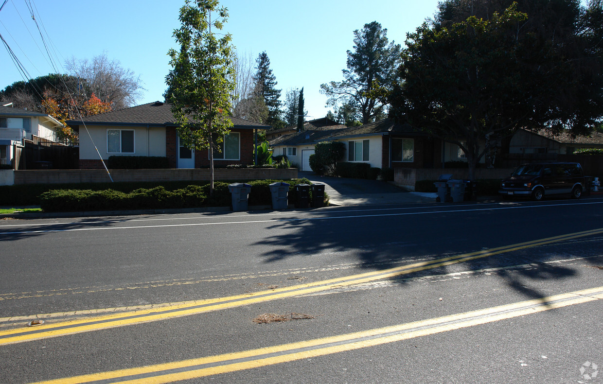 Building Photo - 257-259 Calderon Ave