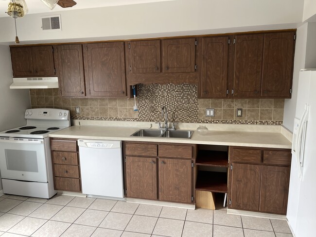 Building Photo - 1115 Elizabeth Ct