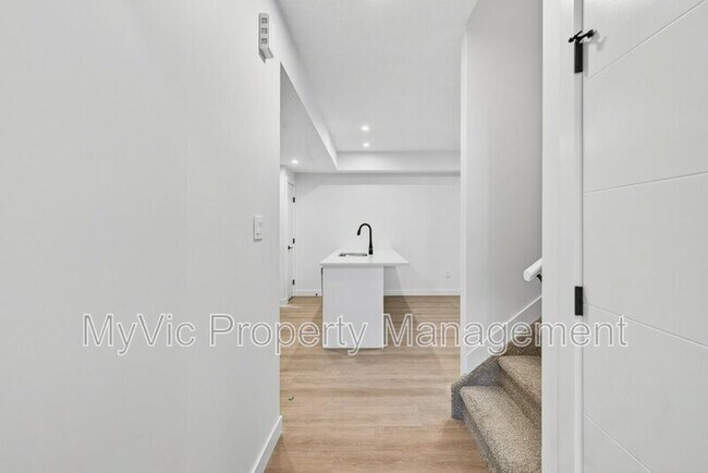 Photo du bâtiment - 10335-10135 135 St NW