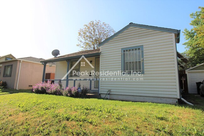 Building Photo - Updated 1bd/1ba Tahoe Park Home with 1 Car...