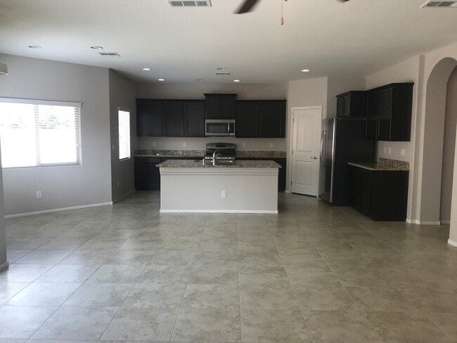 Building Photo - Beautiful DR Horton Home in Centennial Hil...