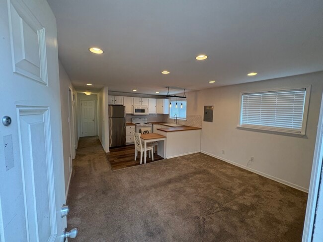Living + Kitchen - 910 N Laventure Rd