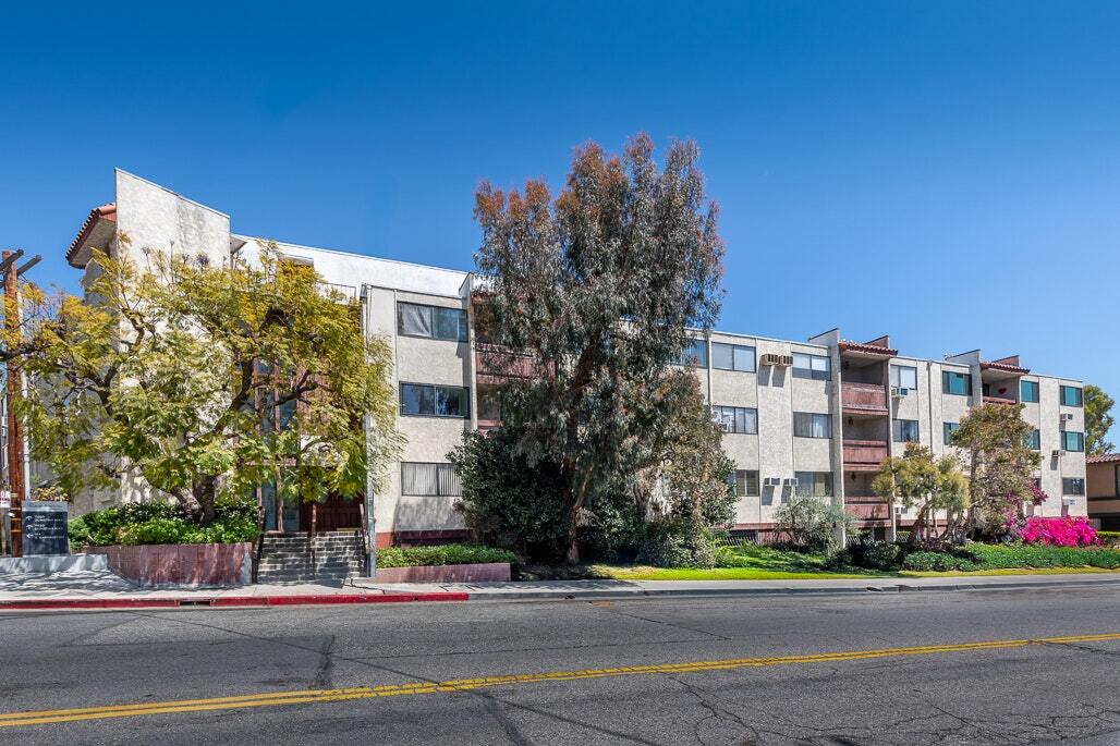Foto principal - 530 S Barrington Ave