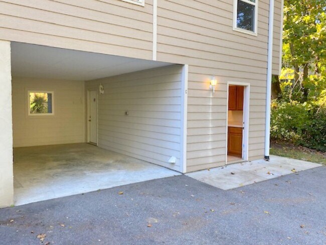 Foto del edificio - West Asheville Basement Apartment