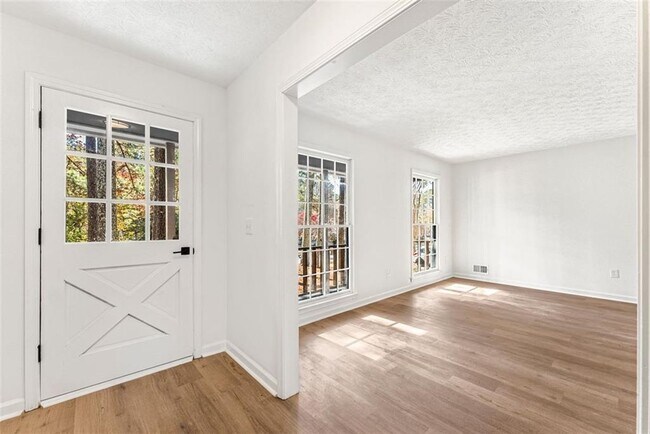 Foto del edificio - 444 Wellington Way