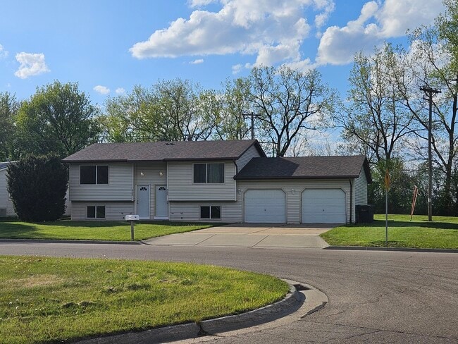 923/925 Norwood Rd Duplex - 923 Norwood Rd