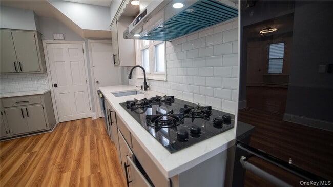 Building Photo - 305 N Terrace Ave