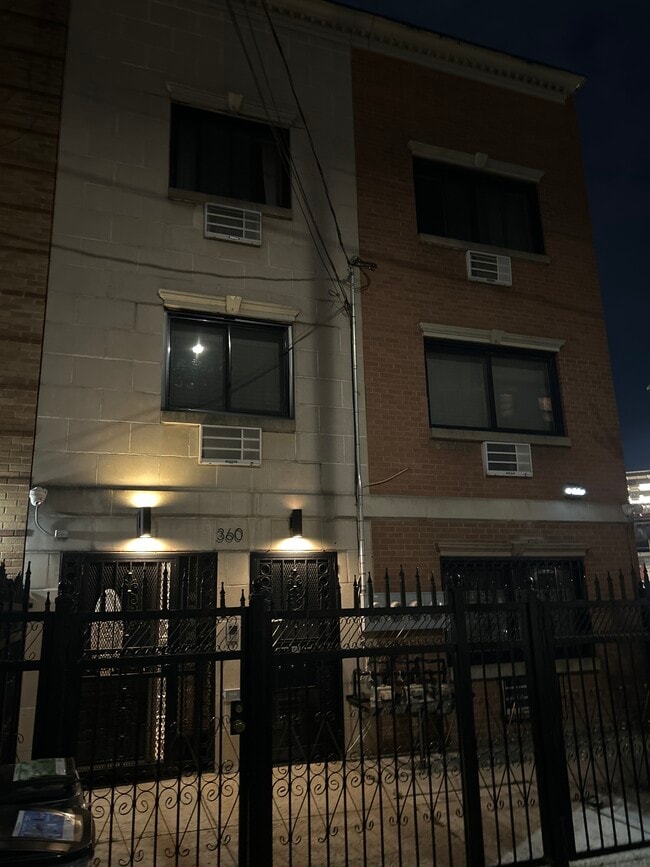 Building - 360 Linden St