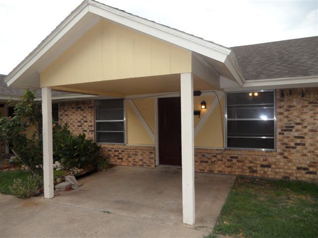 Building Photo - WON'T LAST. PET-FRIENDLY, SINGLE LEVEL, FO...