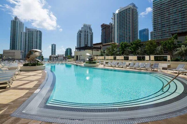 Foto del edificio - 999 SW 1st Ave