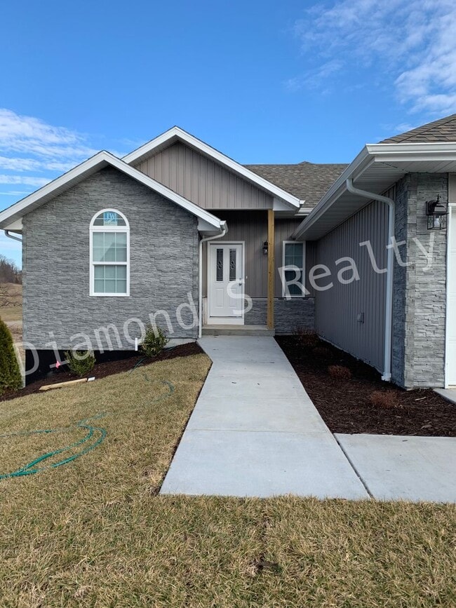 Foto del edificio - 5 Bedroom Home Located in Ozark!