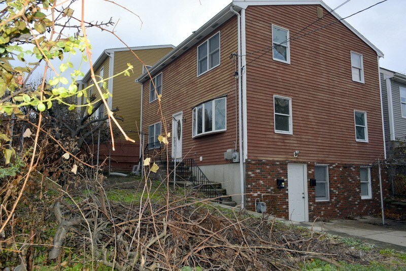 Foto del edificio - 78 Gano St