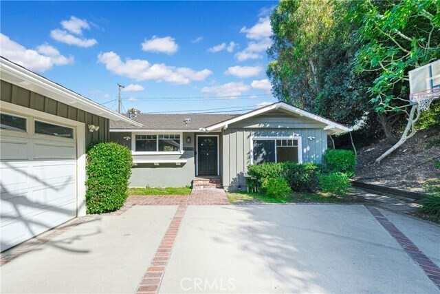 Foto del edificio - 27104 Shorewood Rd