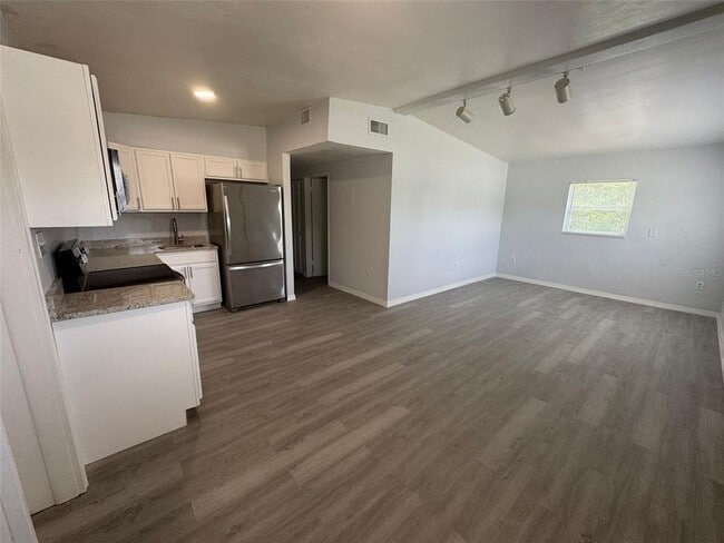 Building Photo - 5605 Cortez Dr