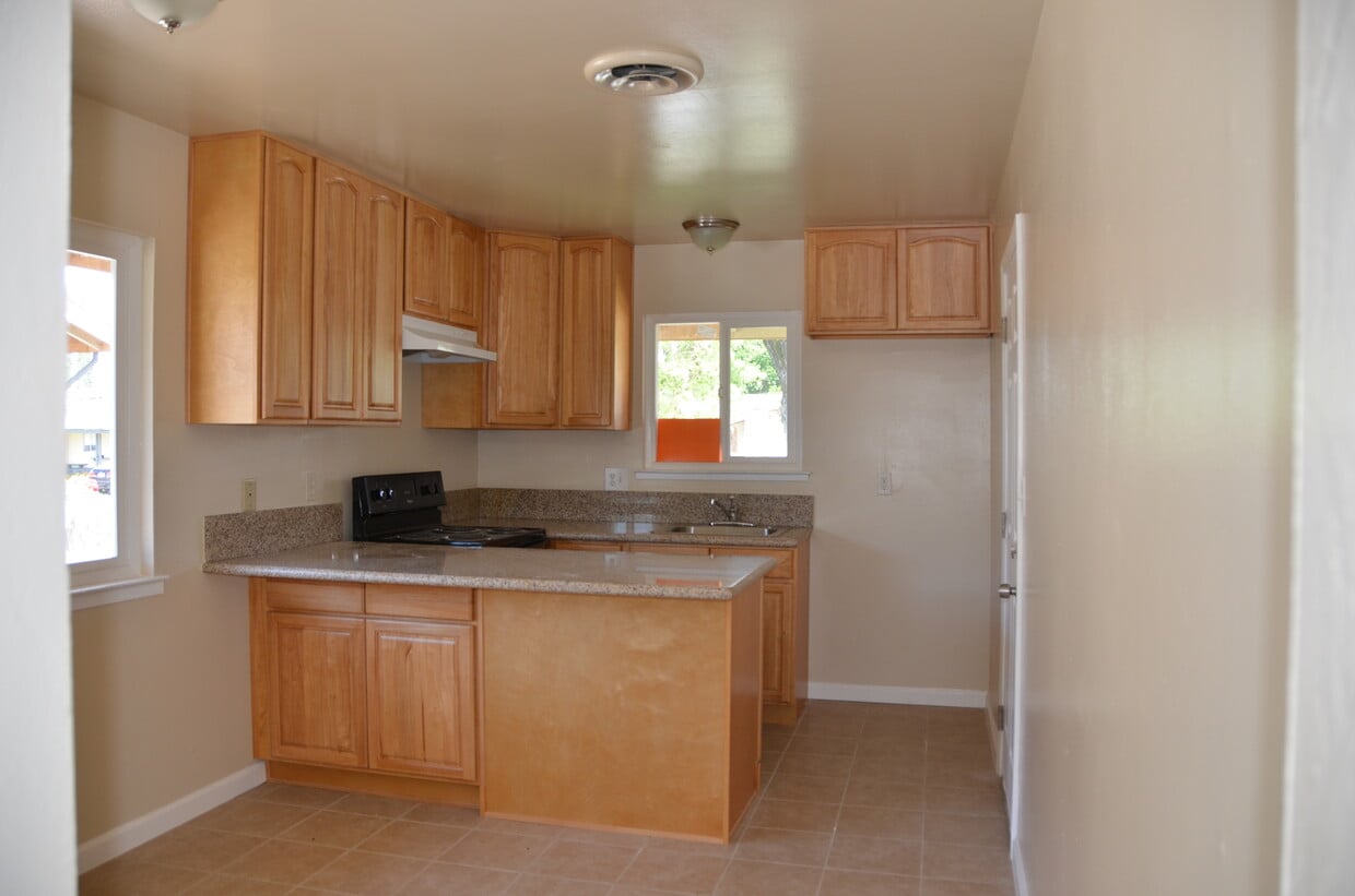 7806 Loucreta Dr, Sacramento, CA 95828 Townhome Rentals in Sacramento