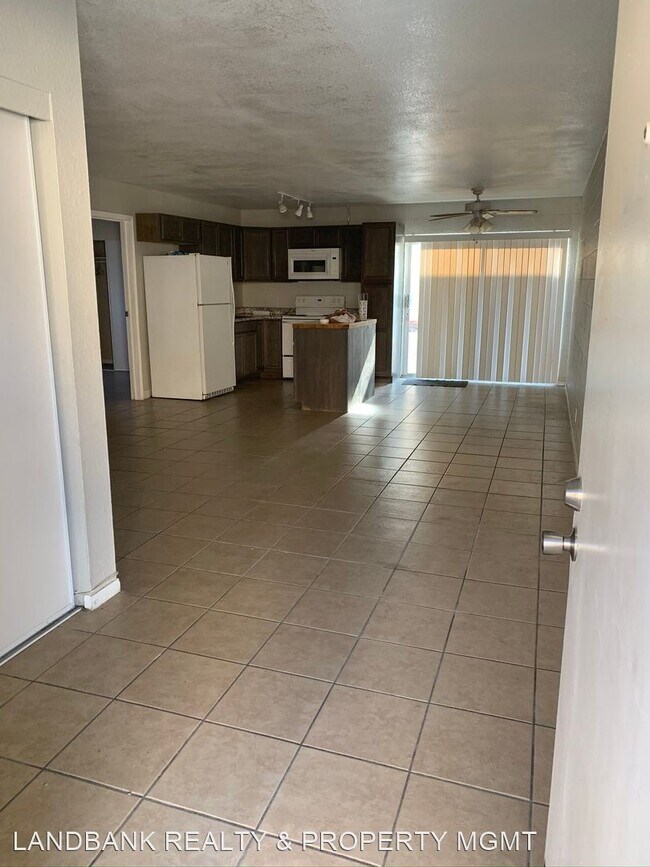 Foto del edificio - 2929 E Elm Ave