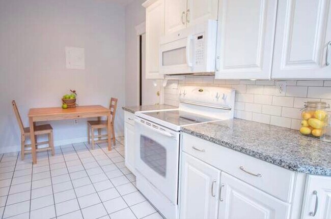 Foto del edificio - 155 Strathmore Rd