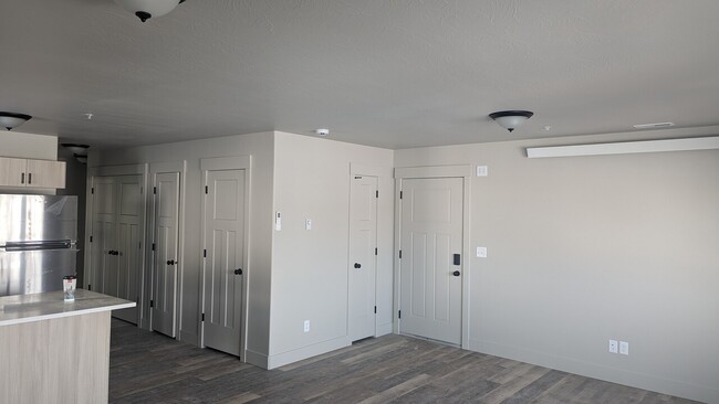 Building Photo - Freedom Acres 8-plex