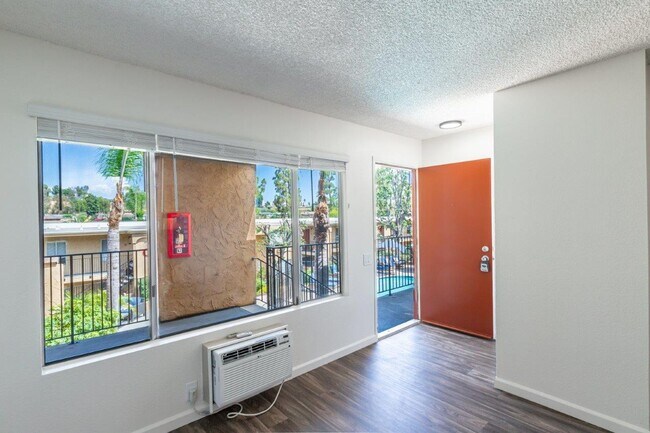 Foto del interior - Poway Parkview