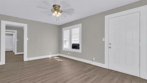 Foto del edificio - 301 B St NW