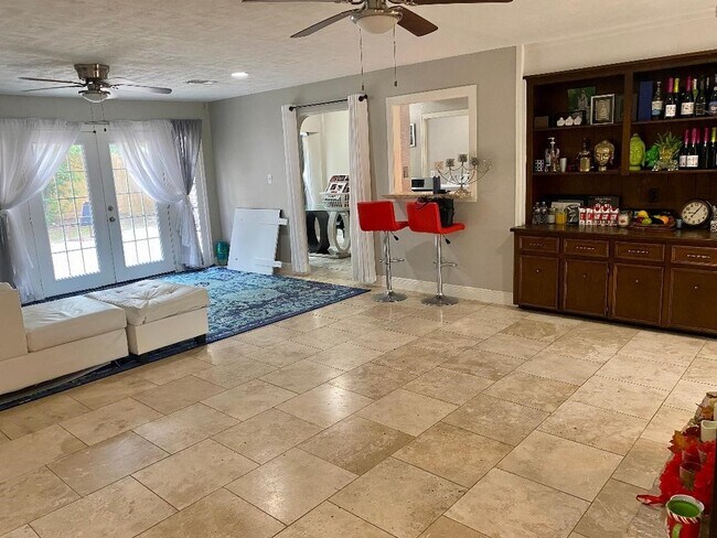 Foto del edificio - 2419 Briarlee Dr