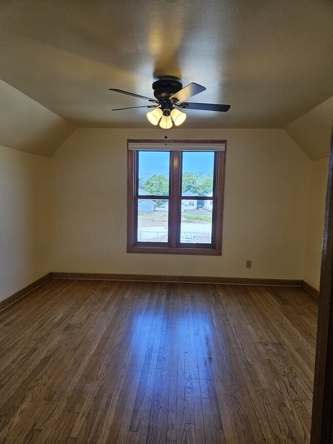 Dormitorio #2 - 421 N Greenfield Ave