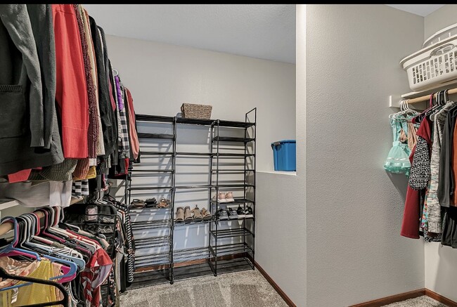 Foto del edificio - 548 11th Ave NE
