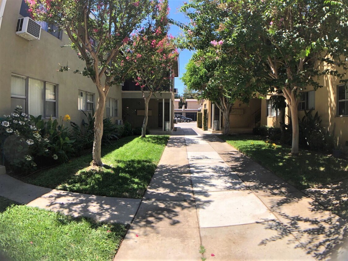 Foto del edificio - 7337 Variel Ave