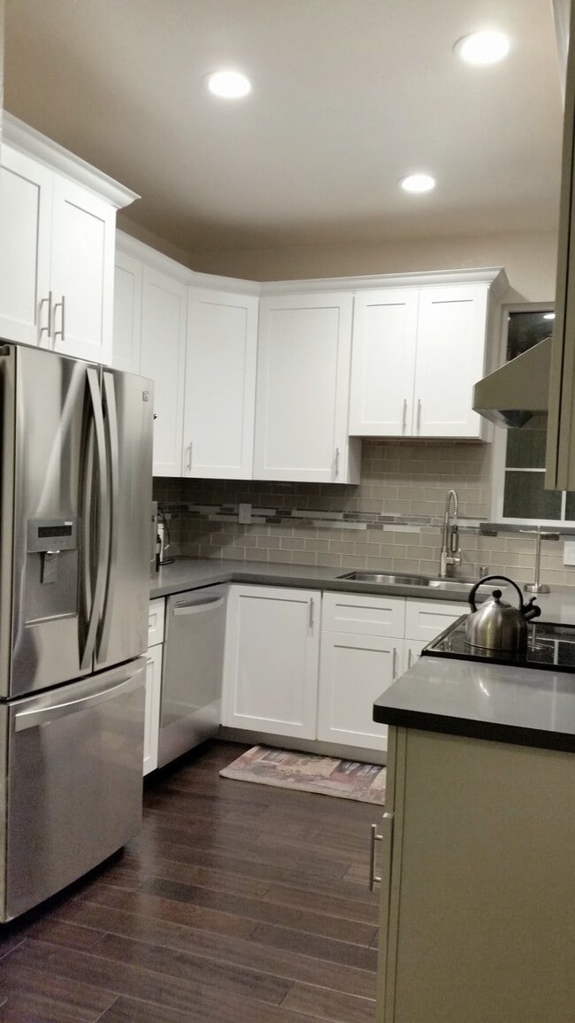 kitchen - 449 Norfolk Dr