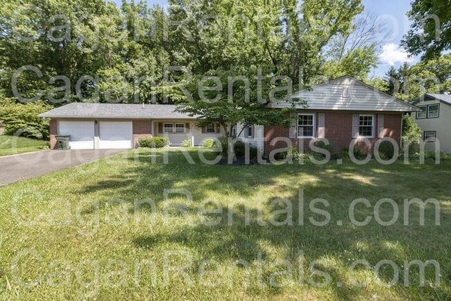Building Photo - 27 Crestview Dr