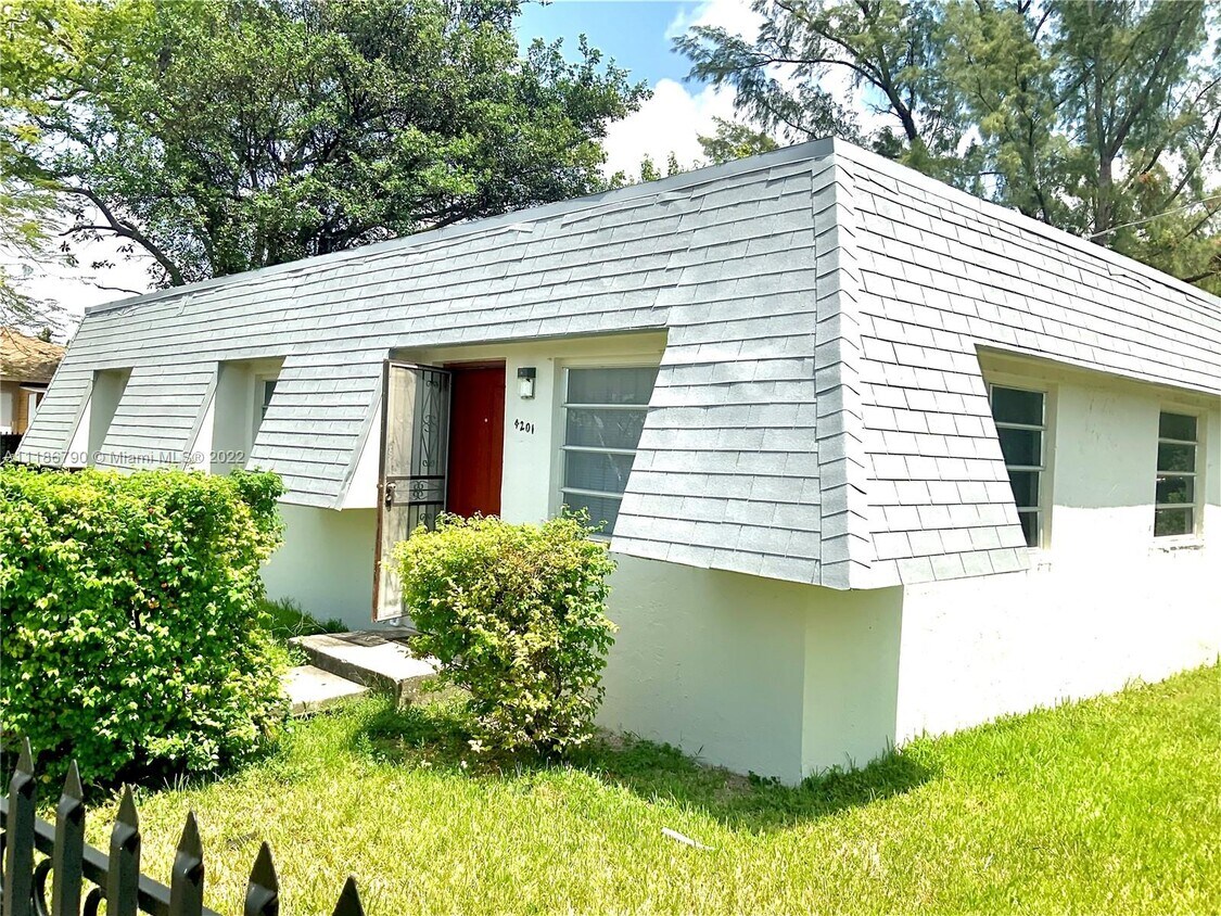 Primary Photo - 4201 NW 25th Ave