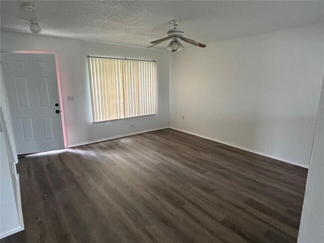 Foto del edificio - 1203 Carey Glen Cir