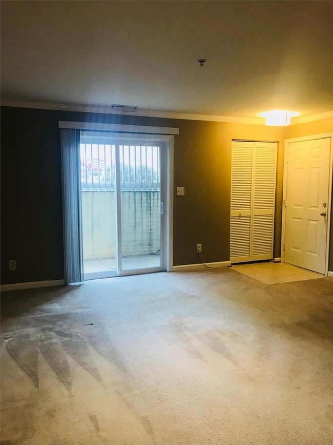 Building Photo - 33 Fern Oak Circle Apt 100