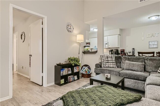 Foto del edificio - 2124 Redwing Way