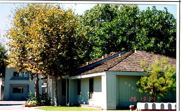 Foto del edificio - 2569 Santa Ana Ave