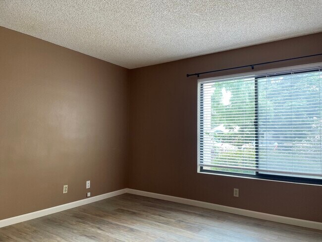 Master Boedroom - 4800 Sawyer Ave