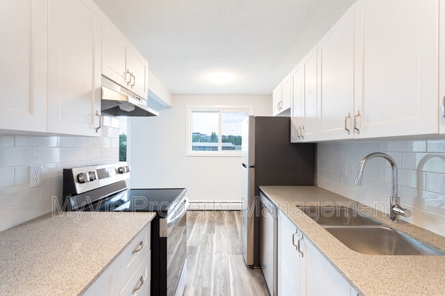 Building Photo - 10629-10114 114 St NW