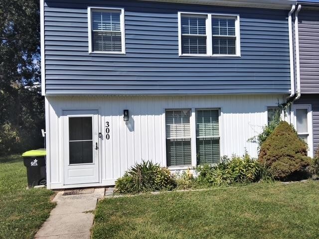 Building Photo - 300 Oakway Ct