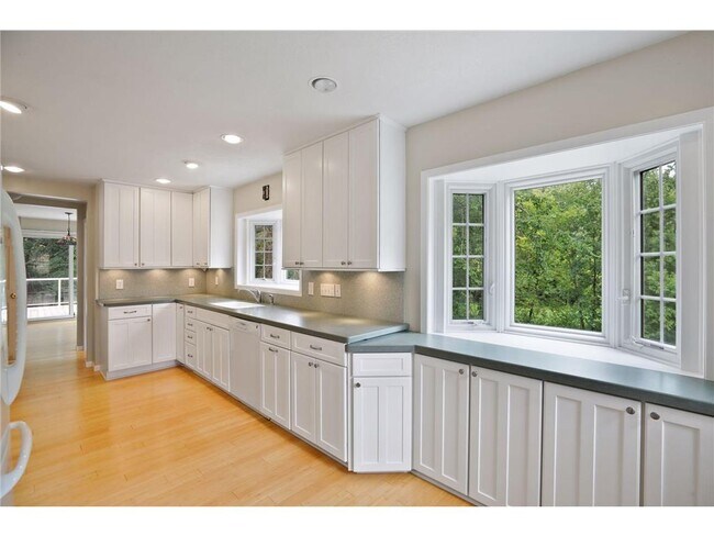 Foto del edificio - 5232 W 70th St