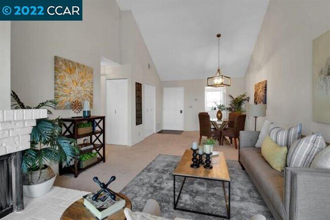 Foto del edificio - 565 Lori Dr