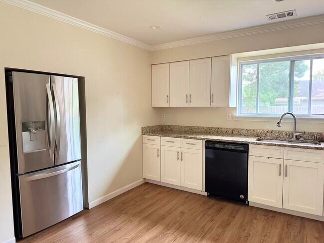 Foto del edificio - 1079 Tall Oak Dr