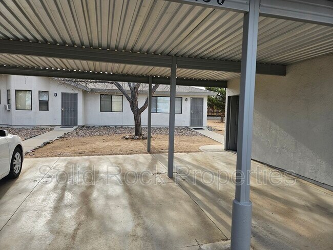 Foto del edificio - 3230 N Victor Rd
